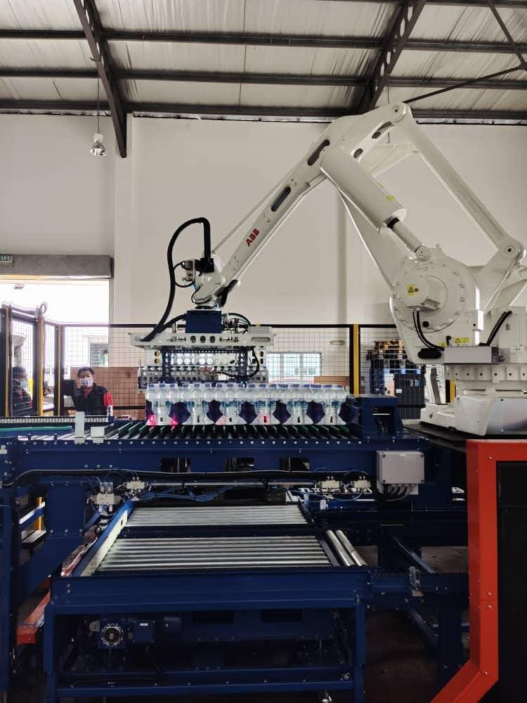 Robotic palletizer for bagged product, Malaysia